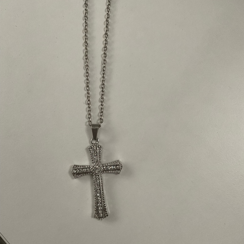 Elegant Fashion Jewlery Silver colour Cross Pendant Necklace